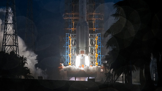 嫦娥六号探测器5月8日成功实施近月制动，顺利进入环月轨道飞行