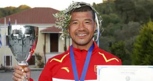 “中国阿甘”46岁了 依然还在全球跑